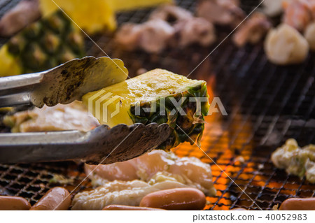 barbecued 40052983