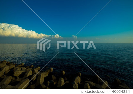 藍天,白色雲彩,發光的海 藍天,白色雲彩,發光的海 40054224