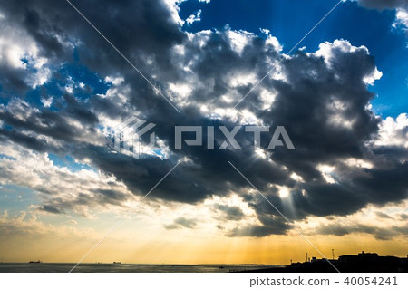 Blue sky, white clouds, glowing sea Blue sky, white clouds, glowing sea 40054241