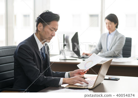 營業所書桌工作圖像 40054874