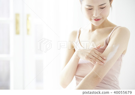 Female skin care cosmetics 40055679