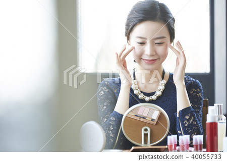 Women Skin Care 40055733