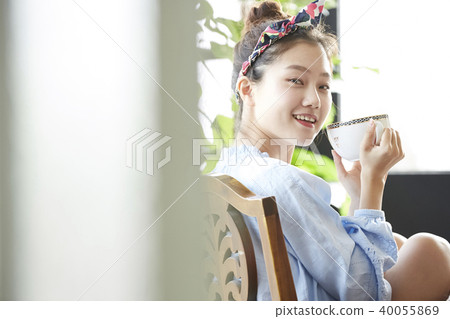 Woman relax 40055869
