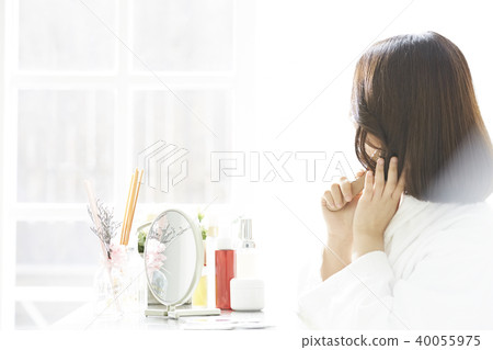 Female beauty image 40055975