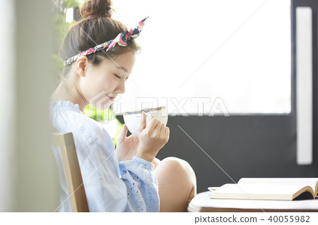 Woman relax Woman relax 40055982