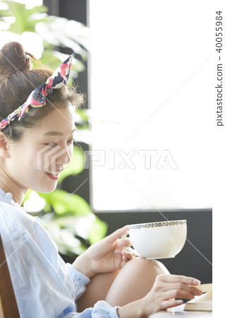 Woman relax Woman relax 40055984