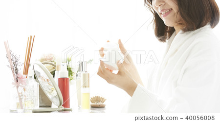 Women Skin Care 40056008