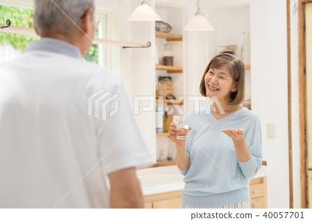資深夫婦醫學健康醫療圖像 40057701
