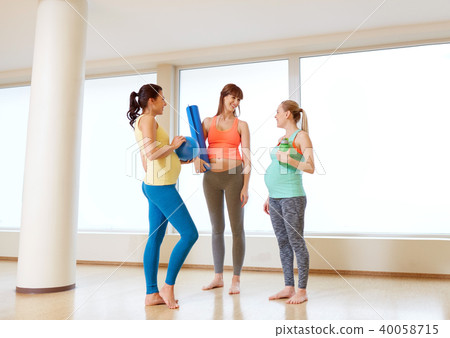pregnant women with sports equipment in gym 40058715