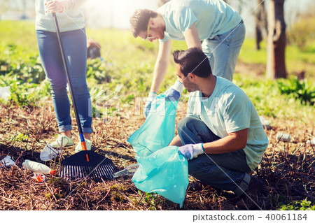 volunteers with garbage bags cleaning park area volunteers with garbage bags cleaning park area 40061184