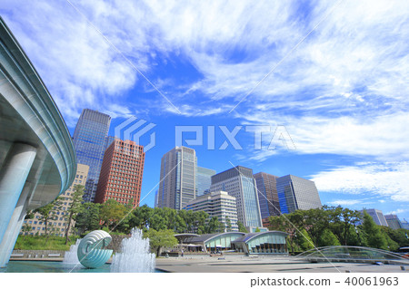 Marunouchi Building from Wadakura Fountain Park 40061963
