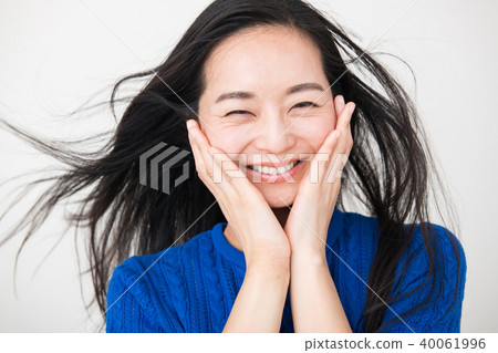 微笑30多歲的日本女人 微笑30多歲的日本女人 40061996