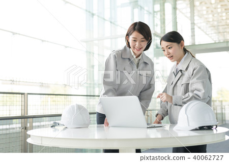 Construction business meeting worker business woman 40062727