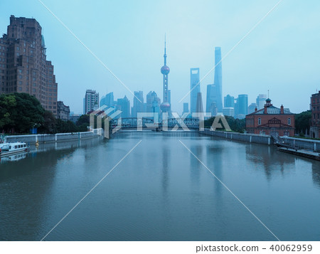 Garden Bridge & skyscraper in Shanghai Shanghai, Hakuba Bridge and Skyscraper 40062959