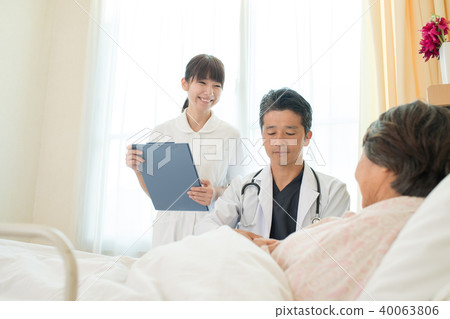 Doctor's room examination doctor nurse patient hospital 40063806