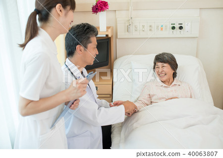 Doctor's room examination doctor nurse patient hospital 40063807