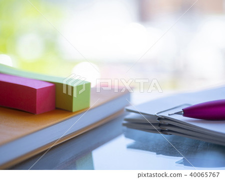Business image, documents, notebook, sticky notes, fresh green, women Business image, documents, notebook, sticky notes, fresh green, women 40065767