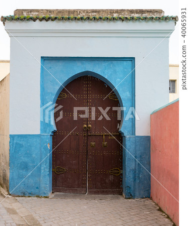 Color entrance gate with door in Fes Color entrance gate with door in Fes 40065931