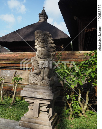 Tirta Empul Temple 40068231