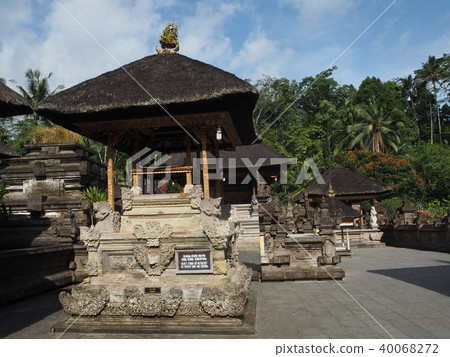 Tirta Empul Temple 40068272