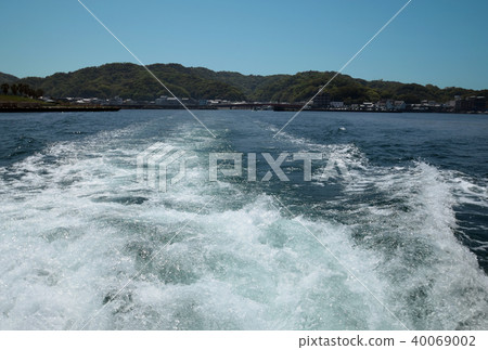 Wakayama Bay seen from a steamer Wakayama Bay seen from a steamer 40069002