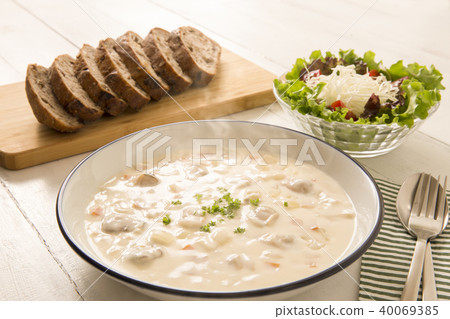 Clam chowder 40069385