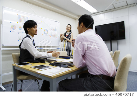 會議演示文稿女性男性營業所商人 40070717