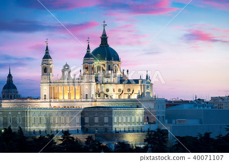 Santa Maria la Real de Almudena Cathedral, Spain Santa Maria la Real de Almudena Cathedral, Spain 40071107