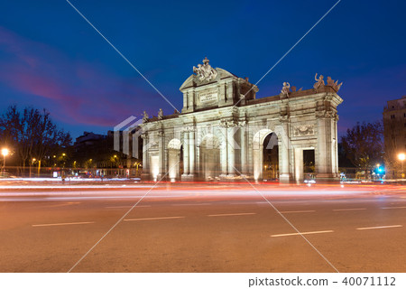 Puerta de Alcala of Madrid, Spain 40071112
