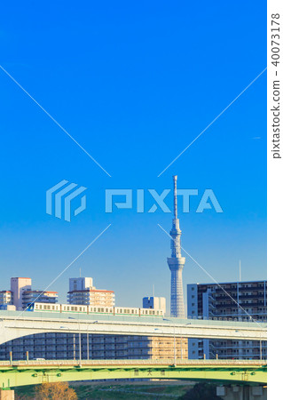 Houser Liner and Tokyo Sky Tree 40073178