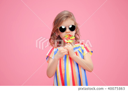Cute girl in sunglasses with lollipop 40075863