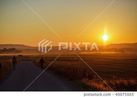 Amazing sunrise on camino Amazing sunrise on camino 40075883