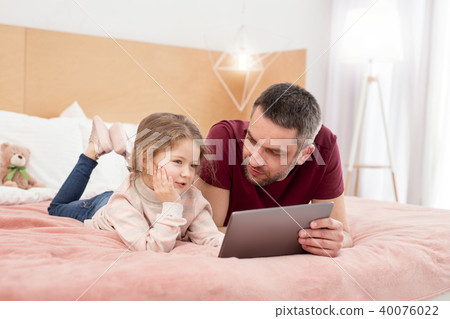 Happy girl having fun with her father Happy girl having fun with her father 40076022