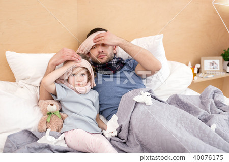 Miserable girl and daddy having a cold  40076175