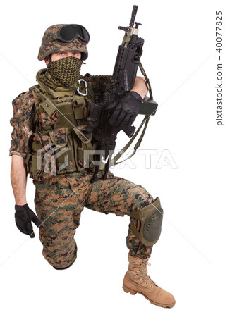 US MARINES with machine gun US MARINES with machine gun 40077825