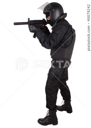 anti-terrorist policeman in black uniform anti-terrorist policeman in black uniform 40079242