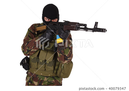 Ukrainian volunteer with kalashnikov rifle 40079347