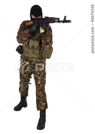 Ukrainian volunteer with kalashnikov rifle 40079348