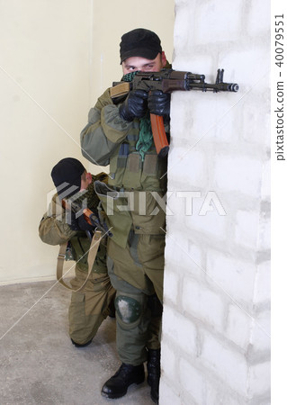insurgents with AK 47 40079551