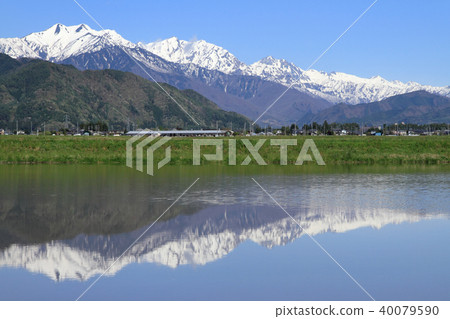 Spring from the foot of the mountain, the Northern Alps, behind Tateyama Mountain Range 40079590