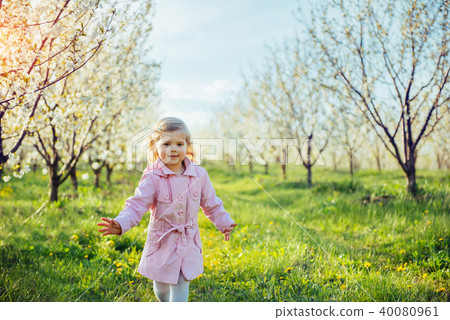 The little girl that runs in spring sunny day. Art processing an 40080961