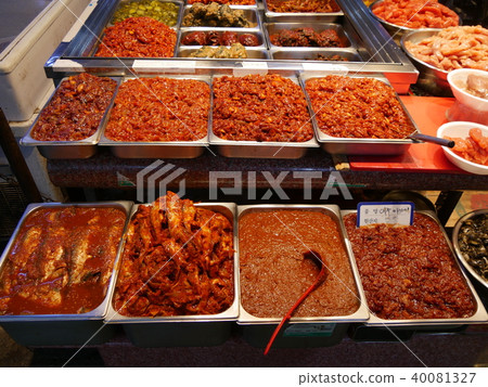 在釜山Kamada市場的泡菜 40081327