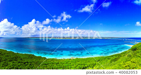 宮古島的宮古島。從Kurama島(全景)的Ryugu城堡天文台看到的風景 宮古島的宮古島。從Kurama島(全景)的Ryugu城堡天文台看到的風景 40082053