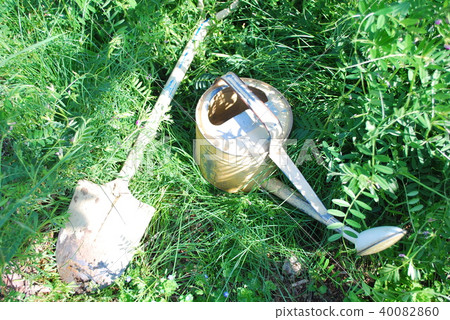 Watering can and scoop Watering can and scoop 40082860