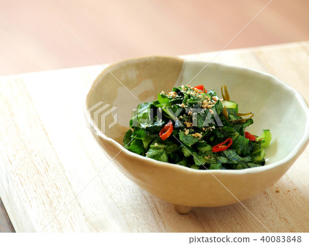 醃Komatsuna泡菜辣鹽醃冷杉日本料理 醃Komatsuna泡菜辣鹽醃冷杉日本料理 40083848