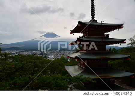 從Niu Kurayama淺間公園看到的五層寶塔和富士山 40084340