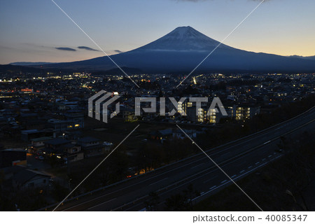 Fujiyoshida city and Mt. Fuji seen from the hill Fujiyoshida city and Mt. Fuji seen from the hill 40085347