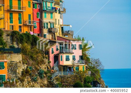 Colorful houses in Manarola, Cinque Terre - Italy Colorful houses in Manarola, Cinque Terre - Italy 40085952