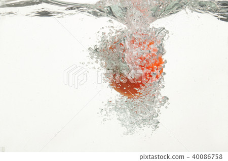 Tomato In The Water Tomato In The Water 40086758