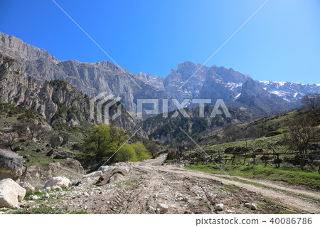Mountain road in North Ossetia-Alania, Russia 40086786